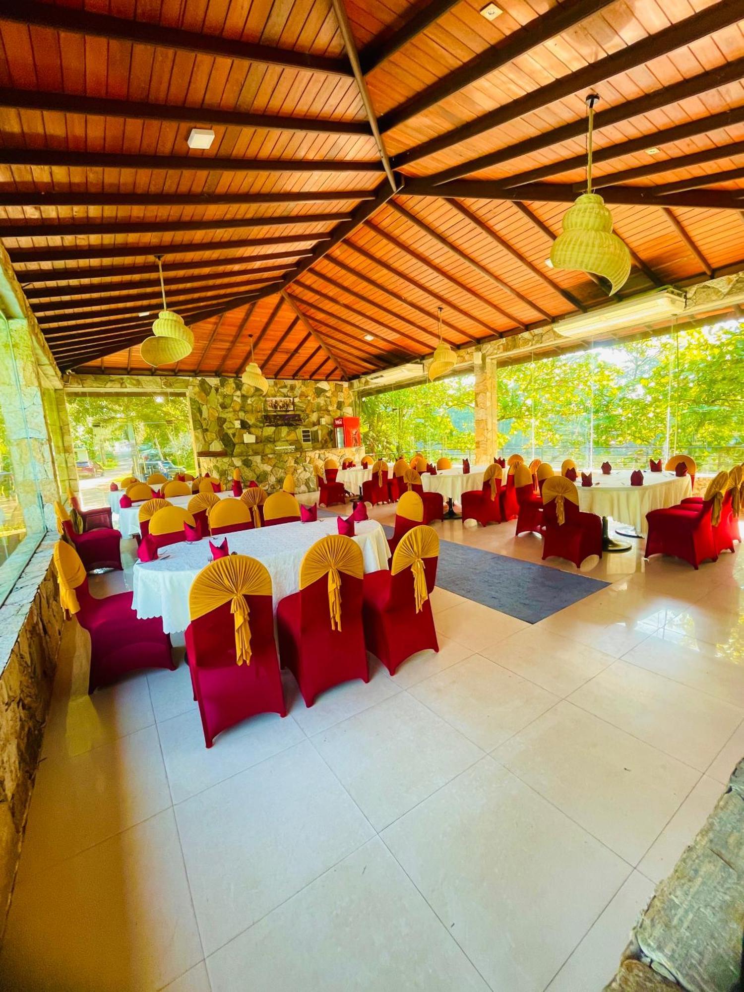 River View Banquet & Resort Wadduwa Exterior foto